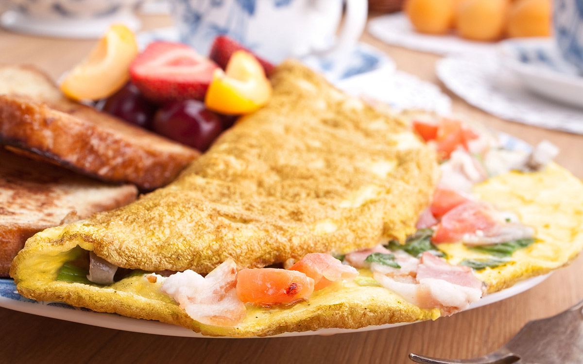 omelette plate with fruit