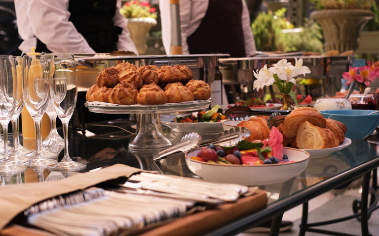 breakfast table setup corporate event